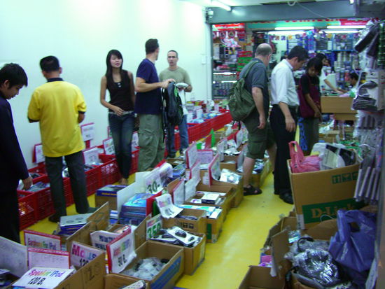 Legales und Illegales in Wühlkartons