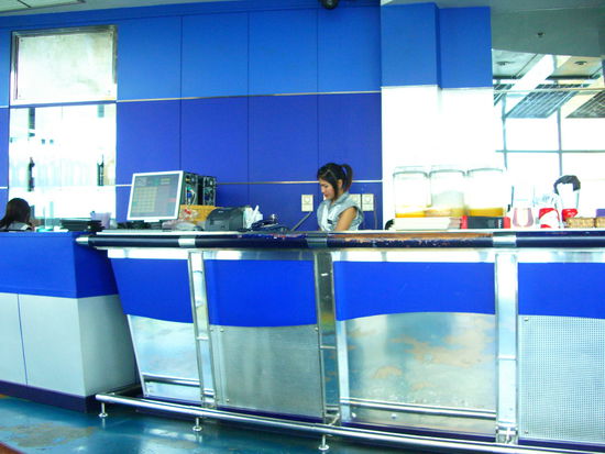 Kellnerinnen  in der Rooftop-Bar mit ihren spacigen Frisuren erinnern mich an die "Jetsons"