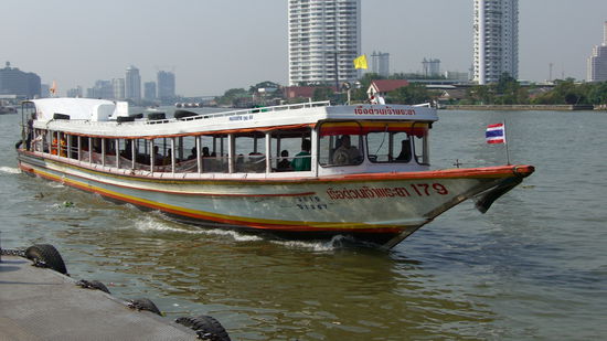Das Expressboot am Pier Sathorn