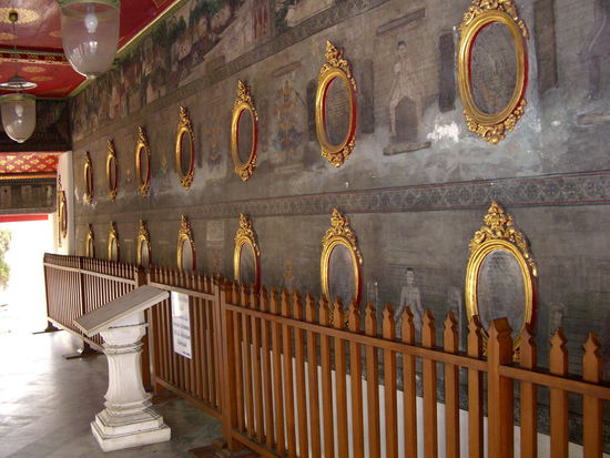 In und neben den Rahmen: die Akupressurkarten - leider schon sehr verblasst