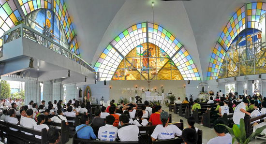 Demonstranten beim Gebet innerhalb der Kapelle.