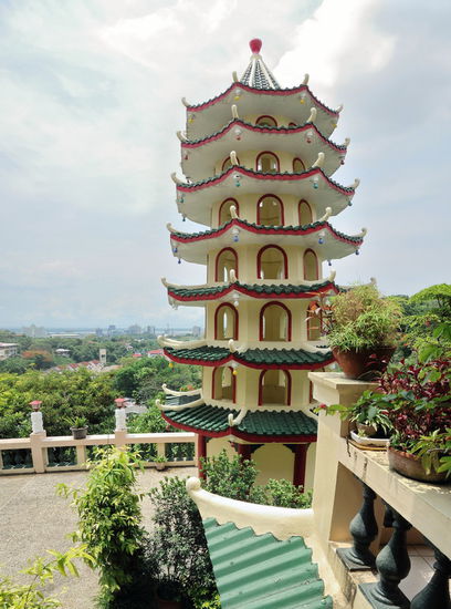 Die chinesischen Pagoden scheinen überall gleich auszusehen. Diese hier ähnelt der, die ich im taoistischen Tempel auf Penang gesehen hatte.