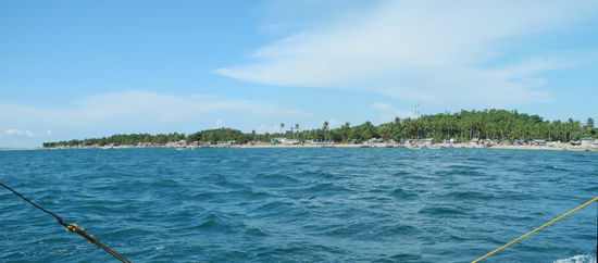 Bei der Überfahrt nach Boracay sehe ich die weißen Strände von Caticlan. Meine Urlaubsstimmung wächst.