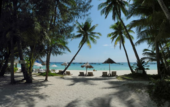 Südlich der Station 3 werden die Hotelanlagen etwas einsamer aber dafür exklusiver. Da lege ich mich doch gleich einmal zur Probe auf einer der Liegen.