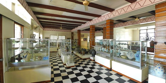 Der angestaubte Ausstellungsraum im Obergeschoss.