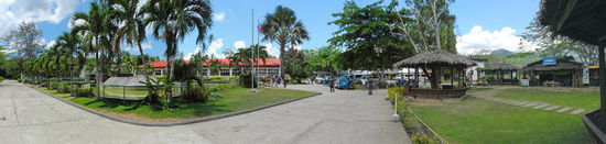 Vom Eingang des Besucherzentrums werden die Touristen abgeholt.