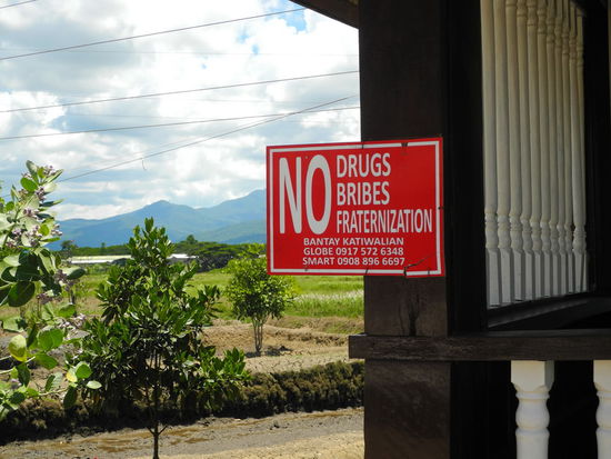 Um nicht gleich dabehalten zu werden, sollten die roten Schilder beachtet werden.