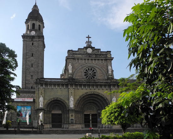 Die baufällige Kathedrale von Manila ist wegen Renovierungsarbeiten leider geschlossen. Laut Reiseführer sind mir da ein paar Kunstschätze entgangen.