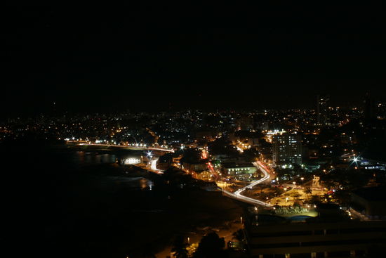 und Salvador bei Nacht 