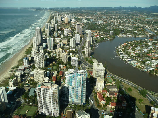 Südseite Surfers Paradiese vom Q1 Tower