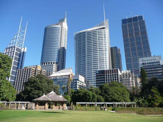 Botanischer Garten mit Skyline