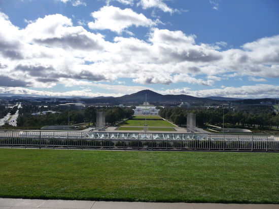 Achse über das alte Parlament zum War Memorial