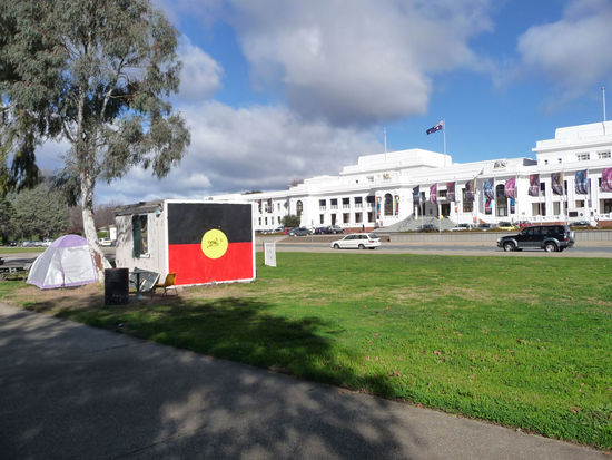 Altes Parlament mit dem "Aboriginal Tent" - Botschaft