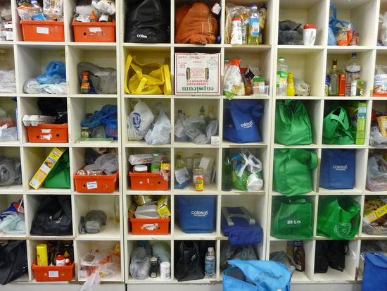 Essensregal im Hostel