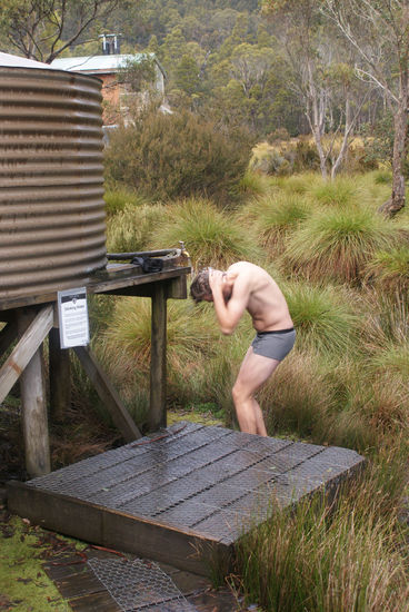 Bei ca. 4°C Wassertemperatur wird jeder Wampenansatz zum Bauchmuskel