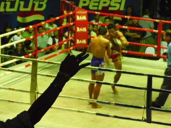 Das Handzeichen bedeutet: Wetteinsatz 3:2 (gelernt!!!)