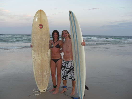 Das ist Jan, er wohnt schon seit 2 1/2 Jahren in Australien... Er hat uns das Surfen gezeigt.