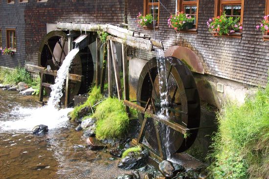 Wasserräder der Mühle