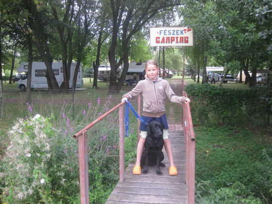 Kathi probiert mit Rico gleich den Durchgang aus