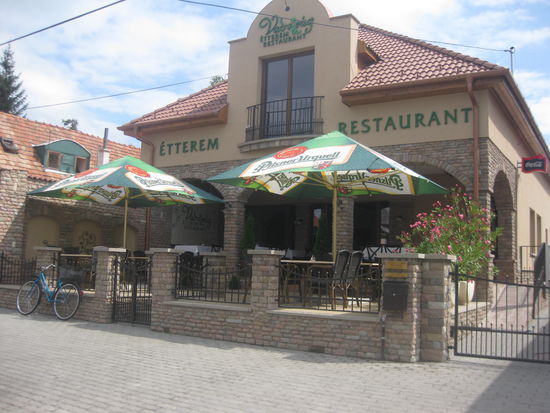 Hier haben wir sehr gut u preiswert direkt im Ort gegessen, es war nur ein Versuch - sehr empfehlenswert AAA+++