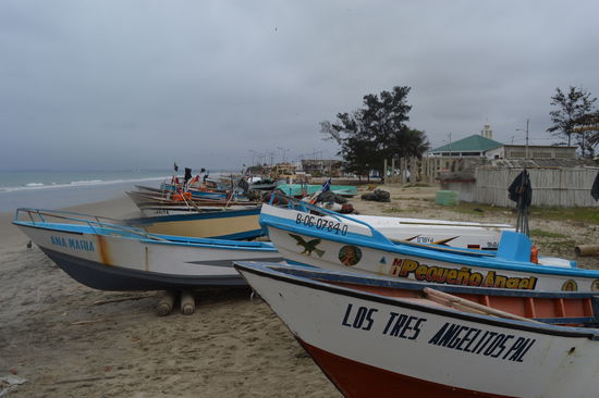 Hunderte, einfache Fischerboote