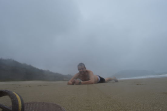 Dem Autor fehlten: 6 Frauen , 1 Sänfte, Mixgetränke con Eis,  ätherische Öle, und AUS mit der blöden Rederei