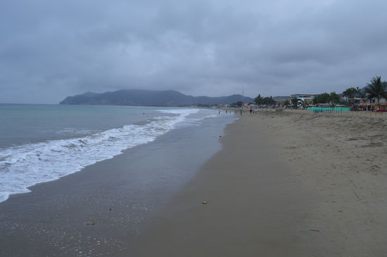 am Strand selber geht es noch, die Stadtverwaltung hat überall Tafeln aufgestellt, das Bewusstsein dafür muss sich offenbar erst ausbilden