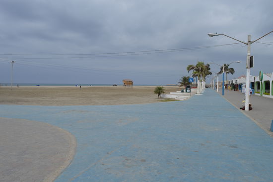 schon fertiger Bereich an der playa, die halbe Stadt ist eine Baustelle