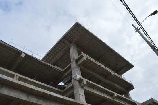 Gearbeitet wird ohne Sicherung und wie in der Steinzeit