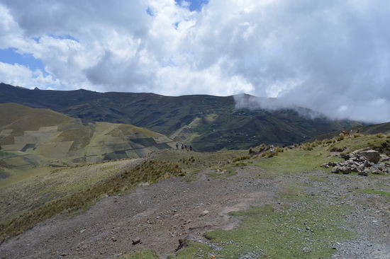 hinauf zum Kratersee
