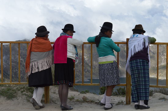 am Kraterrand oben vier Señoras