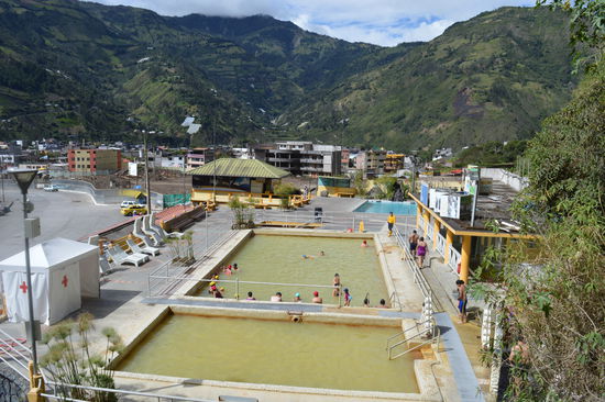wunderbar eingebettet in die Landschaft, Eintritt ins Thermal = 2 Dollar plus Badecape 0.5 Dollar Leihgebühr , da kann niemand meckern