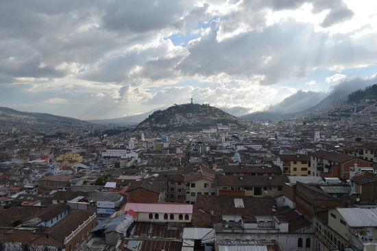 Der Panecillo mit der Virgen. Der Name kommt von Pan (dh.: Brot)