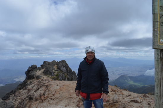 links und rechts geht es "straight", so gut wie senkrecht hinunter