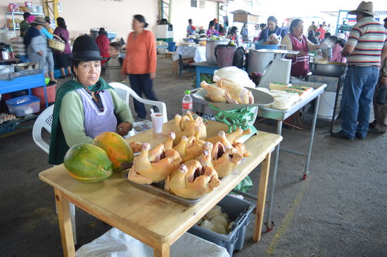 Hunderte pollos gehen über den Laden, Hauptgericht in EC.