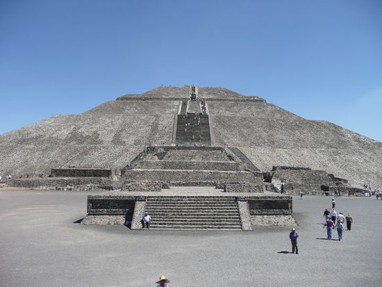 Pyramid del Sol (die hoechste Pyramide in Mexico)
