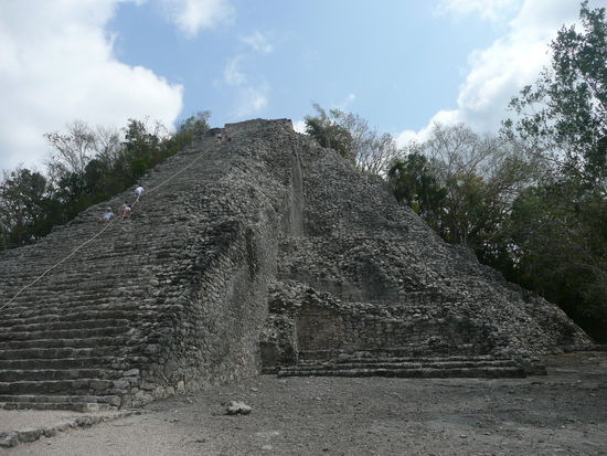 Die grosse Pyramide des Honiggottes