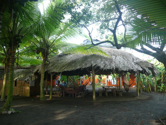 Essen, reden und Karten spielen