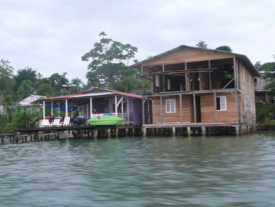 Links im Bild unser Hostel