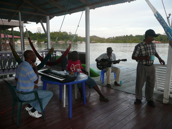 Happy Birthday von den Einheimischen