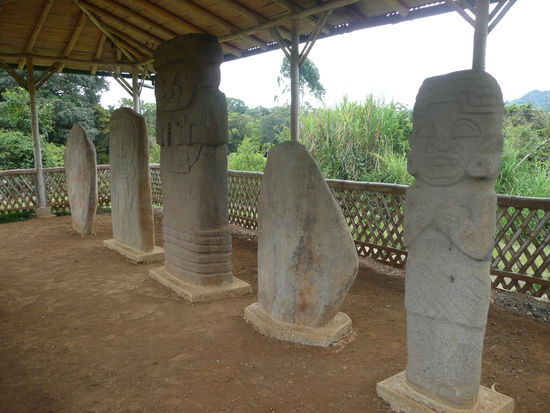 Die Besichtigung von den Statuen von El Tablon