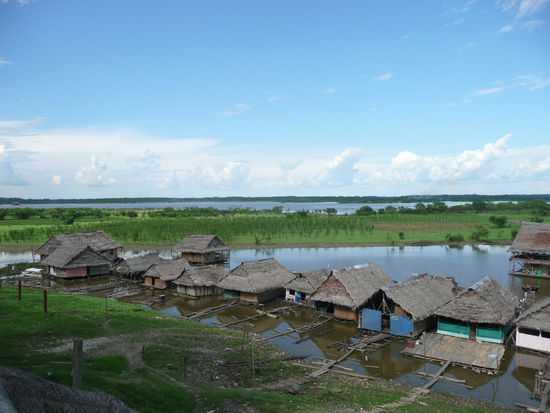 Die schwimmenden Haeuser von Iquitos