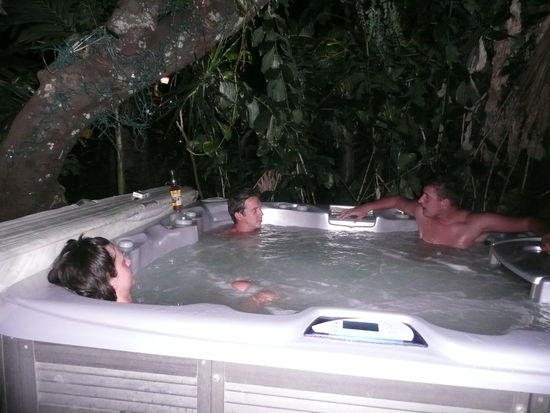 Wirlpool ;o) ich habe mal 15 leute darin gezaehlt. ihr koennt euch ja vorstellen wie gemuetlich das war ;o)