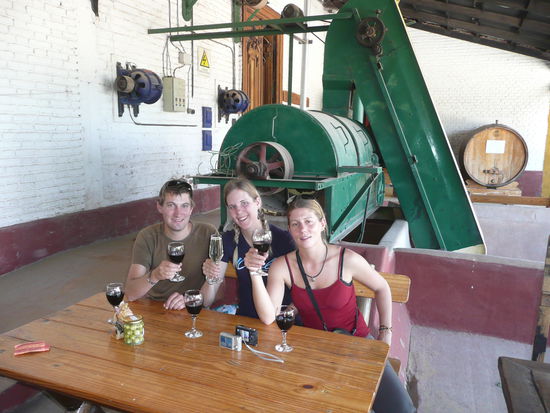 Rotwein und Oliven mhhh