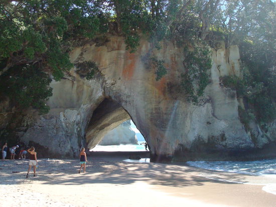 Auch bei Hahai sieht man fast auf jeder Postkarte (?ich glaube cadidral cove?)