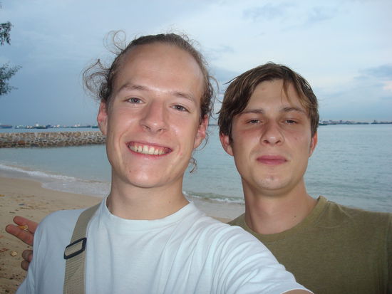 Erster Abend am Strand! Im Hintergrund alles Frachter und Schiffe!