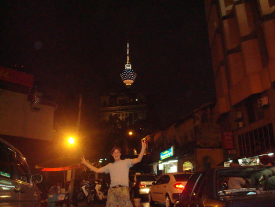 Tino und der Fernsehturm im Hintergrund