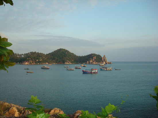 Sicht auf Big Buddha dem Beschuetzer der Insel