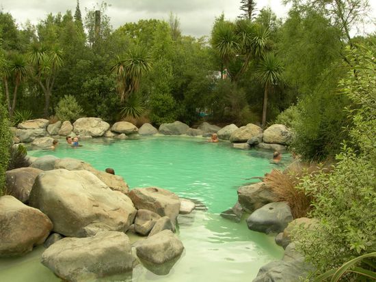 Hanmer springs (natural Hot Springs) - wie praktisch fuer die betreiber, die muessen nur noch das ueber 50grad heisse wasser mit kaltem mischen um die verschiedenen pool temperaturen von 36 bis 42 grad zu erreichen. und denke dran - immer schoen den kopf ueber wasser halten.