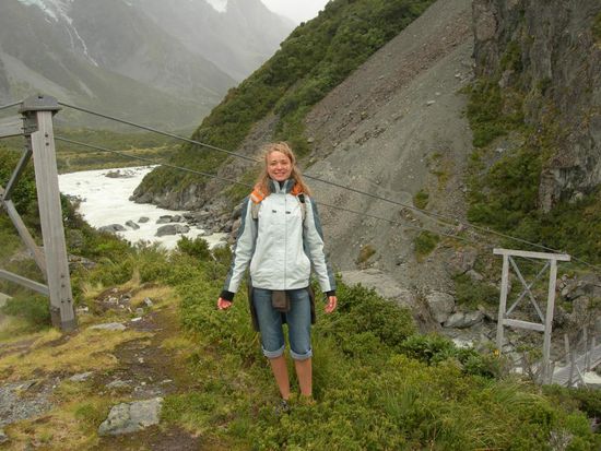 wanderung zum mt cook, bei der wir irgendwann abgebrochen haben weil der wind und der regen so gegen uns gepeitscht haben das es aua gemacht hat (ich weiss - kein durchhaltevermoegen, weicheier etc...)